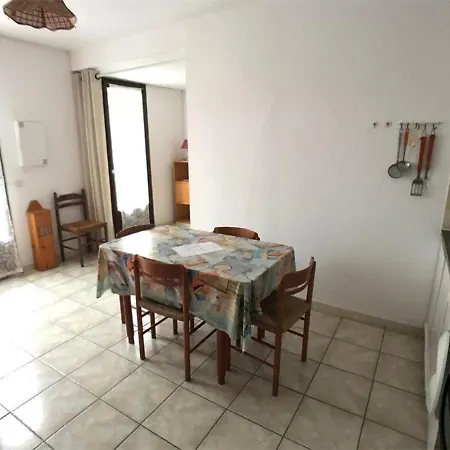 Apartamento Location Vacances: 3 Pieces, 6 Couchages, A 200m, Port - Fr-1-81-83