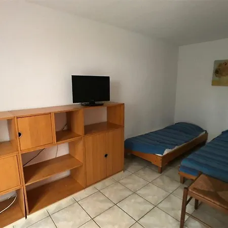 Location Vacances: 3 Pieces, 6 Couchages, A 200m, Port - Fr-1-81-83 Apartamento *