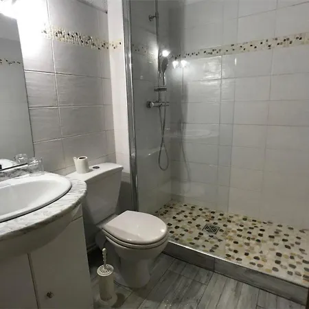 شقة Location Vacances: 3 Pieces, 6 Couchages, A 200m, Port - Fr-1-81-83 *